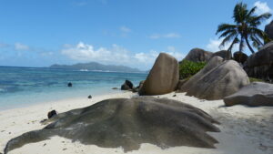 Traumstrand Anse Source d'Argent mit Felsen auf La Digue