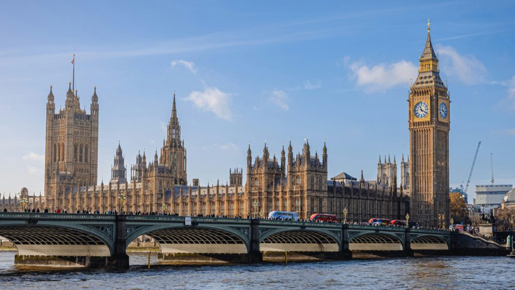 Blick auf Houses of Parliament mit dem Big Ben