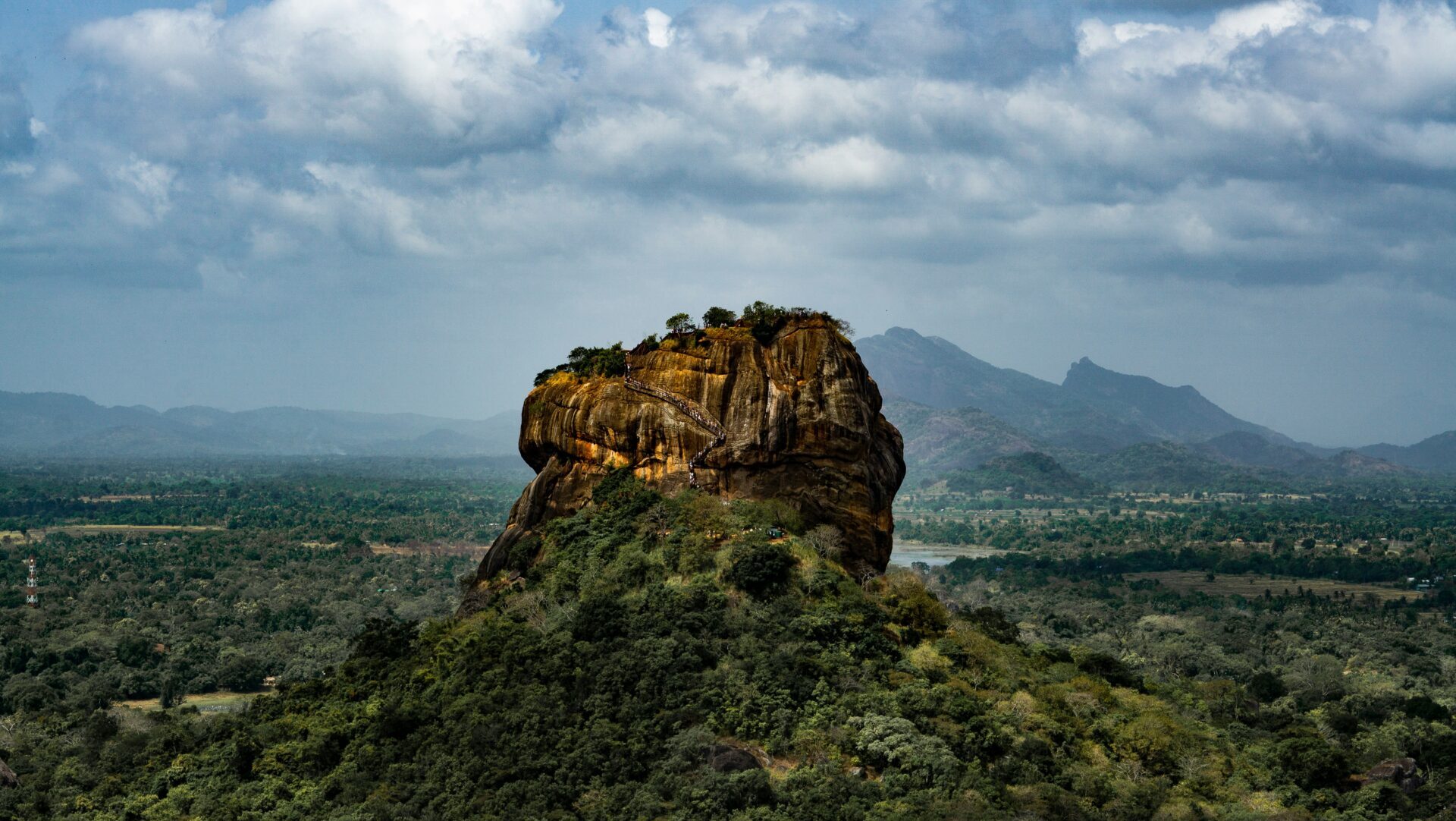 Sri Lanka – Tempel, Teeplantagen und tropische Küsten